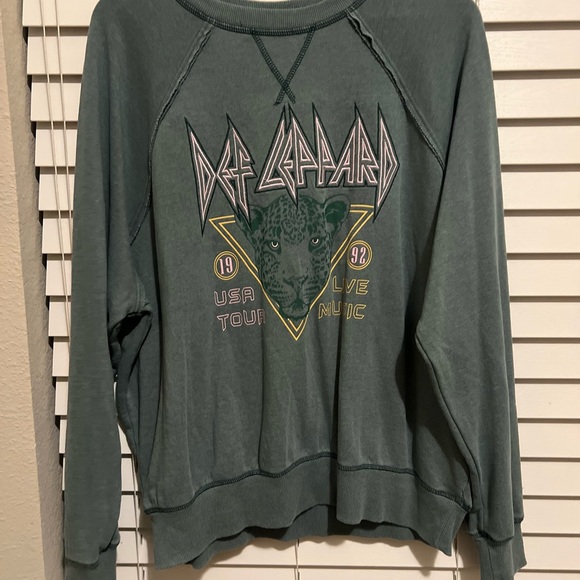 Def Leppard Sweatshirt Embroidered Front 90’s Style Distressed Women’s XL - Picture 9 of 9